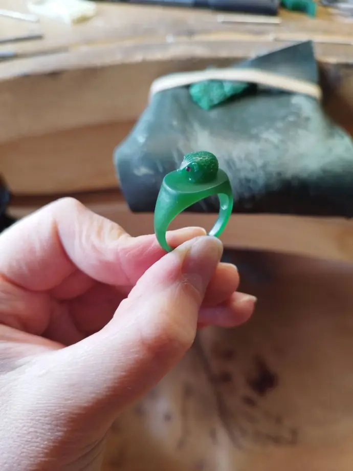 Maquette en cire faite à la main d&#39;une chevalière homme motif hérisson