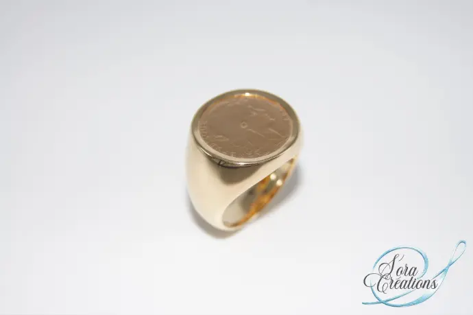 Chevalière homme en or jaune avec un pièce en or