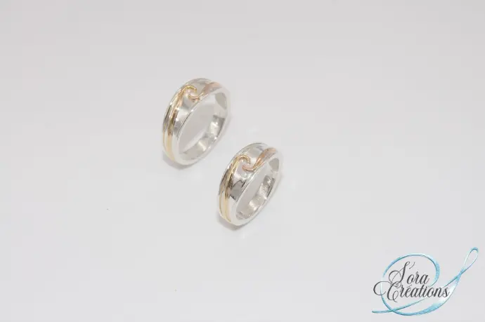 Alliance sur-mesure en argent avec fils or rouge et jaune