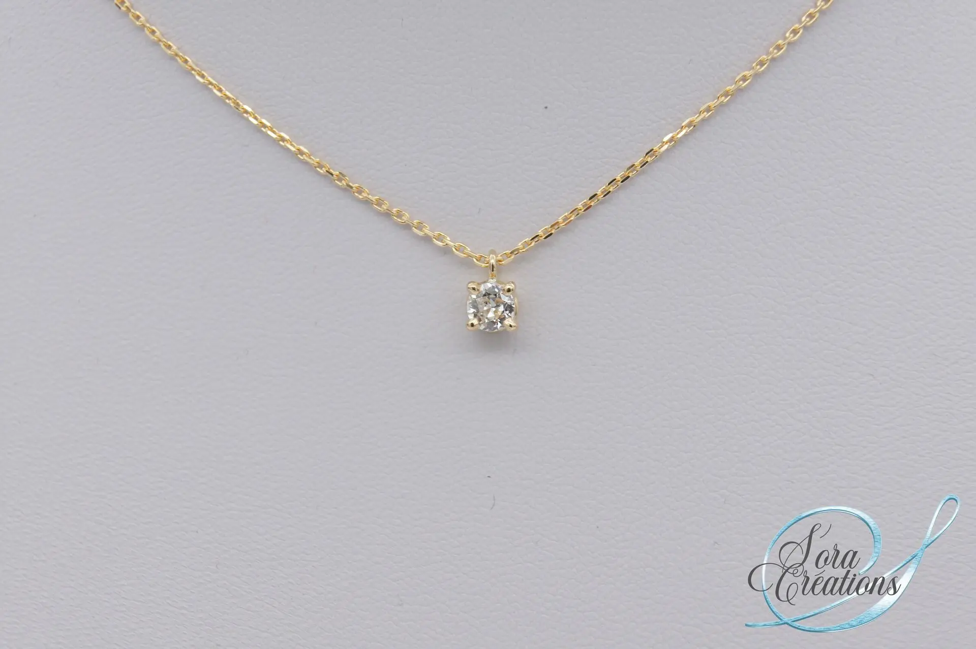 Pendentif or jaune avec un diamant