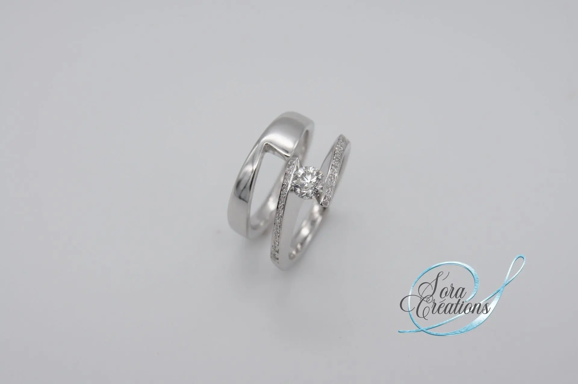 Alliance sur-mesure en or gris