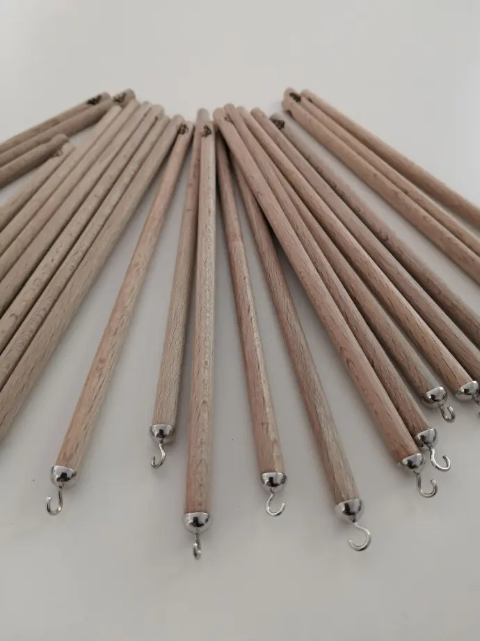 tiges pour aider à enfiler les bracelets