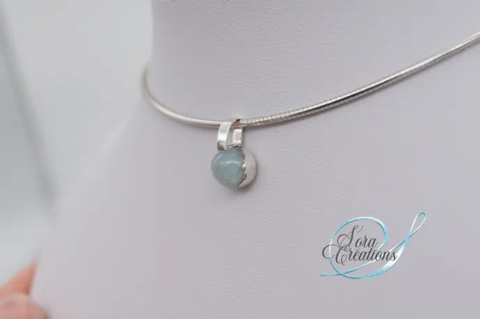 Pendentif en argent sur-mesure à partir d&#39;une aigue-marine cassée