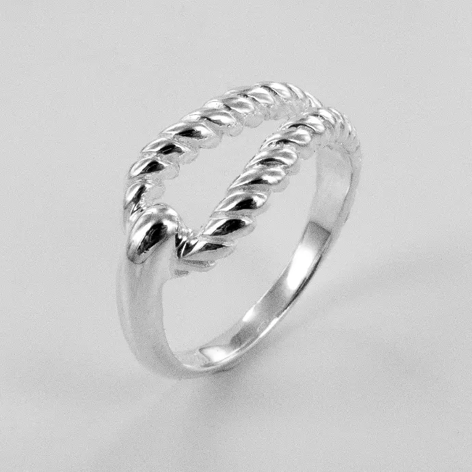 Une bague motif noeud de la marque De Percin